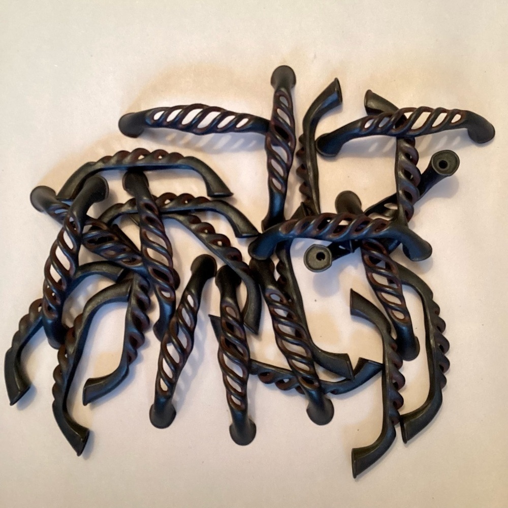 Bundle of 24 twisted metal iron style draw pulls